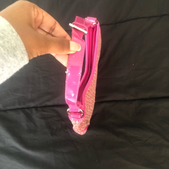 Chinese laundry pink small shoulder bag. - Picture 2 of 6